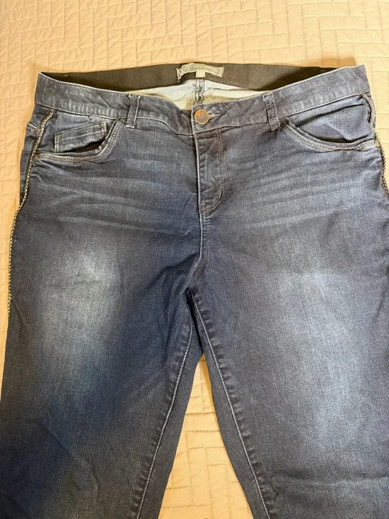 Wit & Wisdom 16W Jeans with gold stitching - Picture 2 of 6